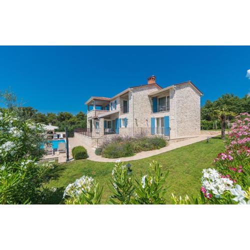 Villa Sterpazzi - near Porec with Sea View, private Jacuzzi, Sauna and Pool