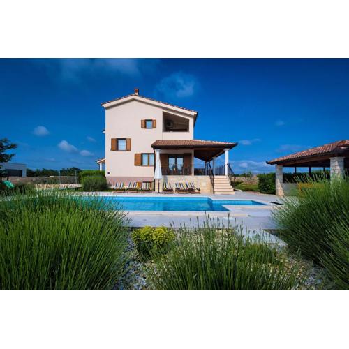 Villa Stokovci in Central Istria for families and kids with a large garden and playground