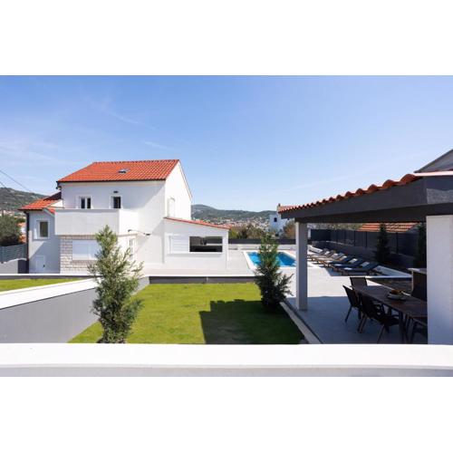 Villa Stone - Pool house 100 meters from the beach
