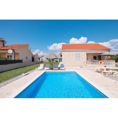 Villa Stone House with Pool