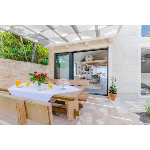 Villa Stone Pearl