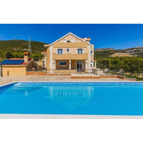 Villa Stone Queen