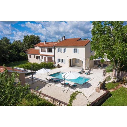 Villa Stora kuća