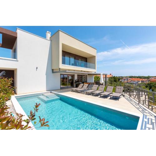 VILLA SUENOS - New & Modern - 2023