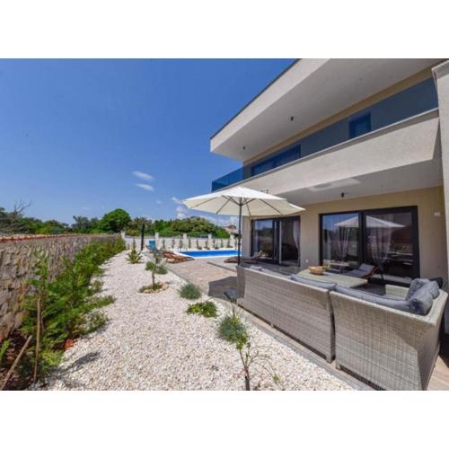 Villa Sunrise with Outdoor Pool