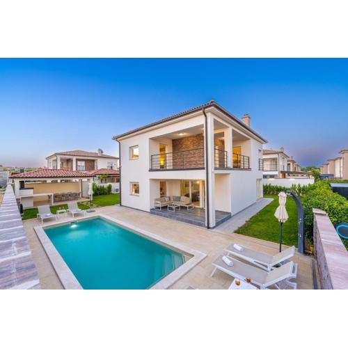 Villa Sunsea with heated pool