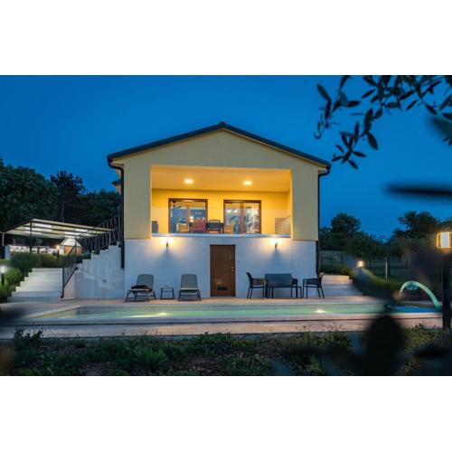 Villa Tai, enjoy the green oasis with 2BR ,WIFI, pool, AC