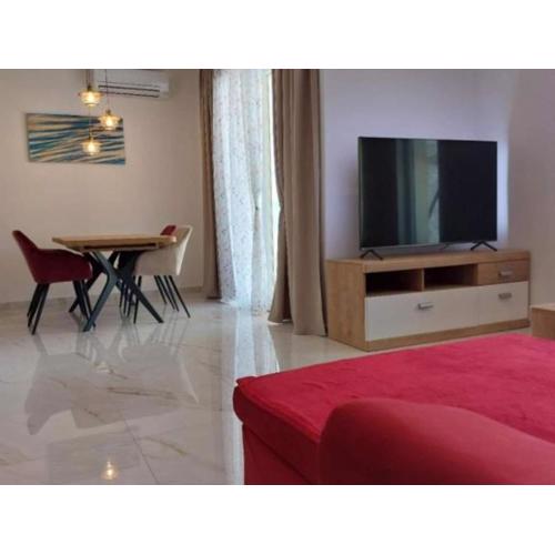 Villa Tamaris - Two Bedroom Holiday Home with Terrace and Swimming pool