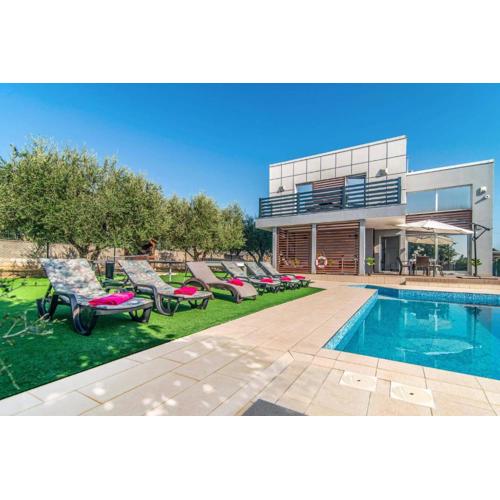 Villa Tammy by Villa Plus