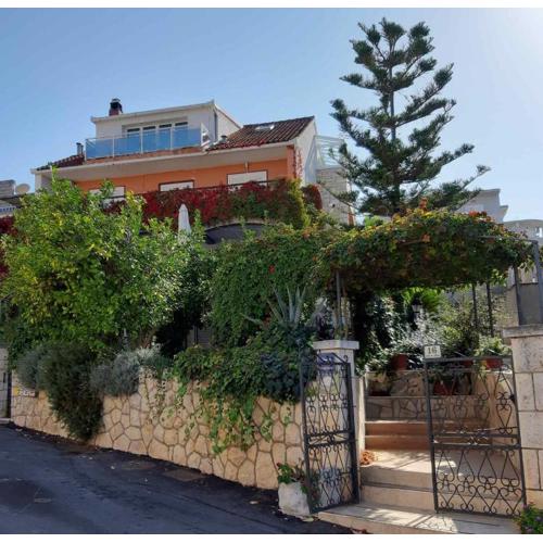 Villa Tania