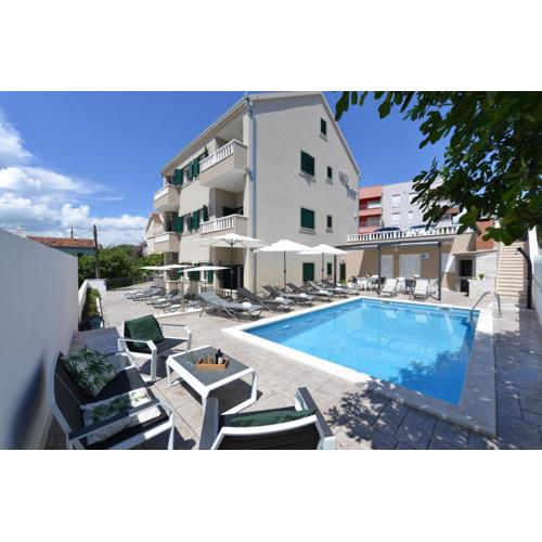Villa Tećo - Moderne Apartments mit Pool und Meerblick