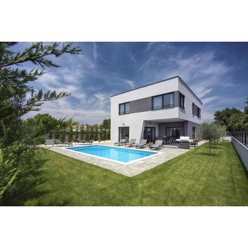 Villa Tika in Pula for families with kids playground