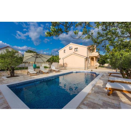 Villa Tina with Swimming Pool, Tennis court, Games room, Sauna, Gym, BBQ