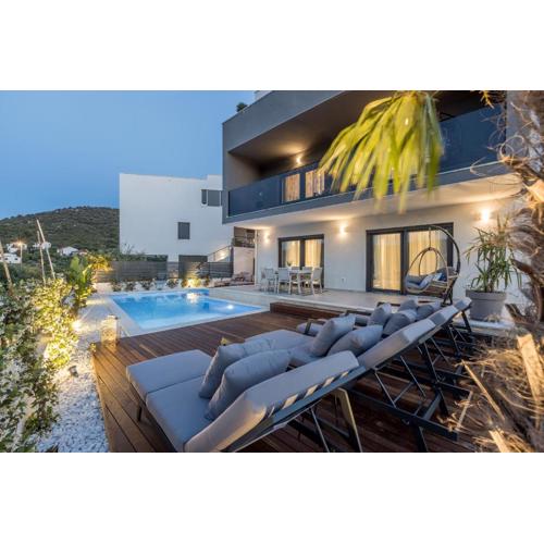 Villa ToDo with heated pool and jacuzzi