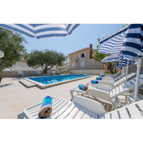 Villa Tomasovic with pool in Podstrana