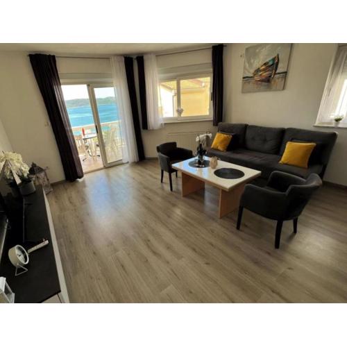 Villa Tomi - Classic One Bedroom Apartment With Sea View 7