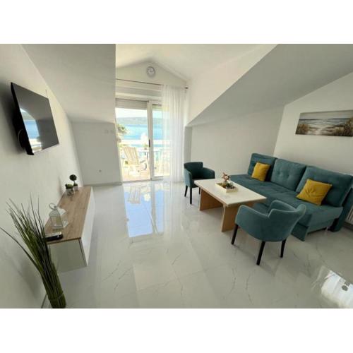 Villa Tomi - Studio with Balcony 4