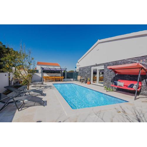 Villa Tomic