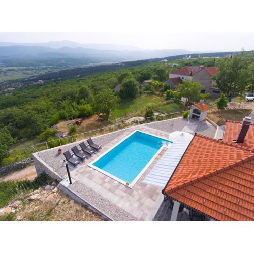 Villa Toni, villa in Imotski, private pool, barbeque, private parking