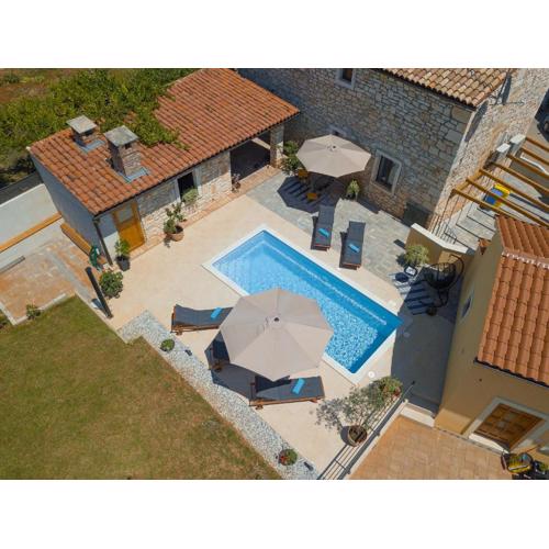 Villa Tonin - house for 6 guests with backyard, pool and whirlpool in Marčana Istria, Ferienhaus Istrien