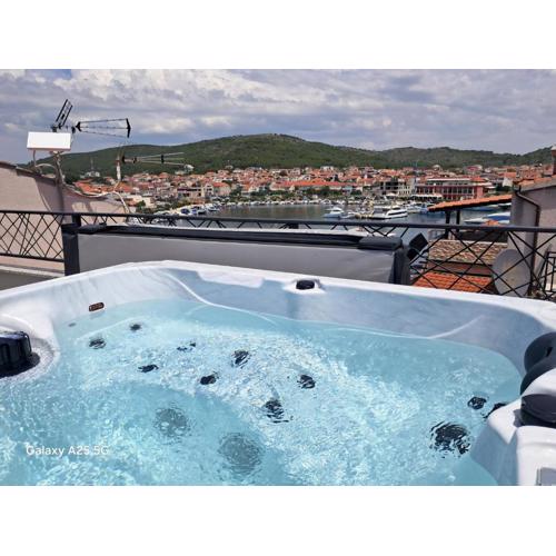 Villa Trebocconi stone house with rooftop Jacuzzi 20m from sea