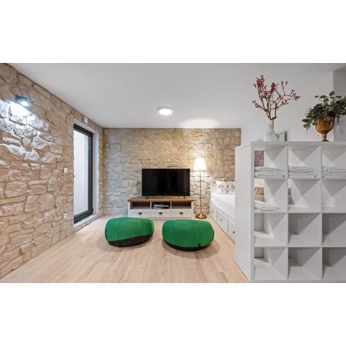 Villa Tria Quercus with Rooftop Pool
