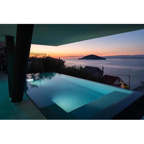 Villa Trinity - Hillside villa with Sea View and Infinity Pool