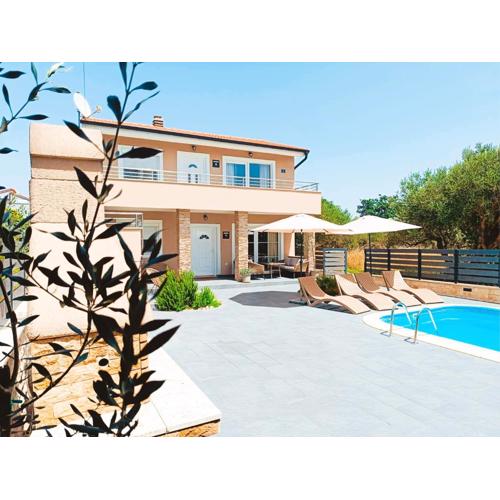 VILLA TWINS Sukošan with heated pool