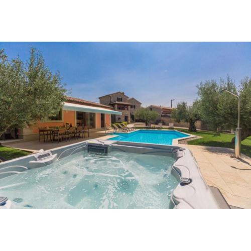 Villa Ulika Mit Pool Und Jacuzzi
