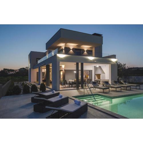 Villa Una in Pula with heated pool and whirlpool