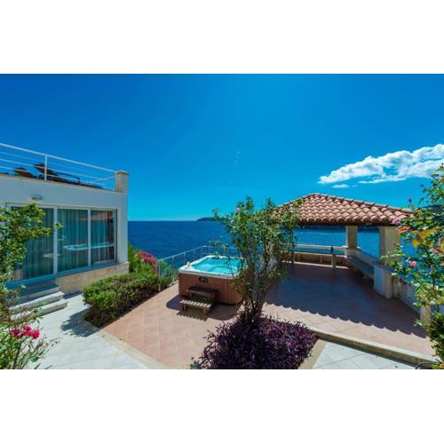 Villa Vacanza Dubrovnik - Five Bedroom Villa with Private Sea Access