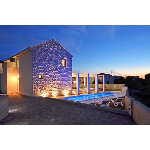 Villa VI