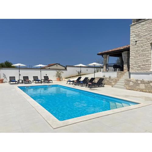 Villa Victoria Istra - heated pool