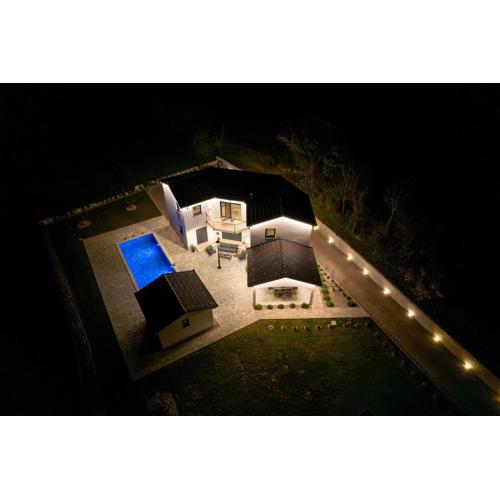 Villa Vilma-house with heated pool & garden
