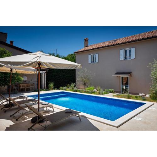 Villa Vin - Pool, ruhig, strandnah, Klimaanlage, Außenküche, Meeresnähe, Gästebetreuer