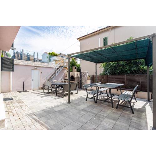 Villa Violeta with the sea view, 3 min walk to the beach