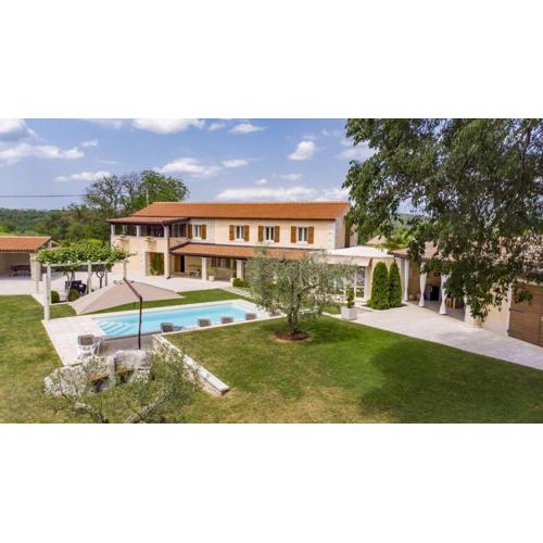 Villa Viscum in Central Istria for 8 persons with large garden - pet friendly