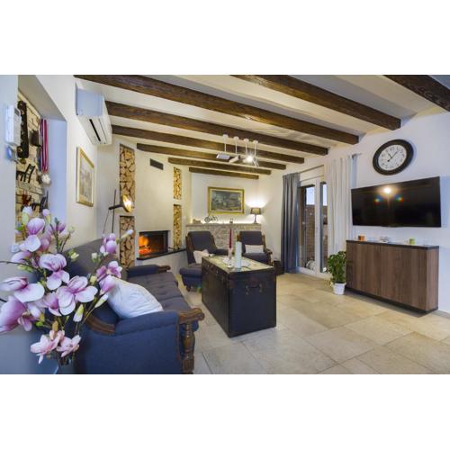 Villa Vision with Heated Pool & Jacuzzi in Sestanovac