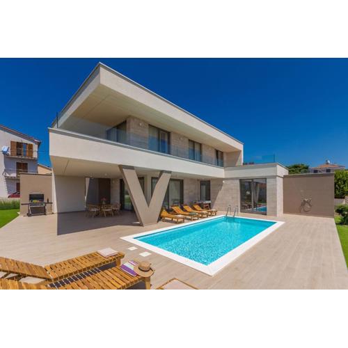 Villa VISTA with private pool and sauna