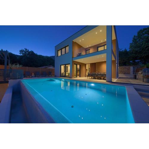 Villa Viverum with heated salt water pool