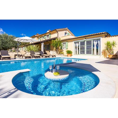 Villa Vlacich for 8 people near Labin - Rabac with heated pool & sea view - only 2 km from beach