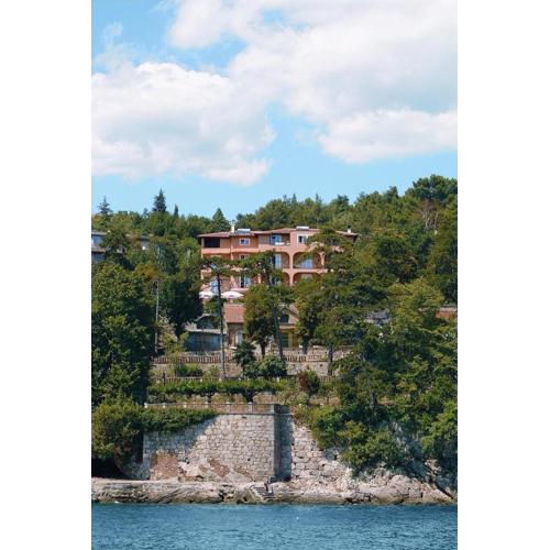 VILLA VOLOSKO with private parking and breakfast,seaview