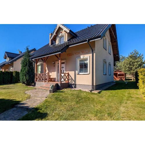 Villa von Valdi with 3 Bedrooms, Sauna & Garden in Chłapowo by Noclegi Renters