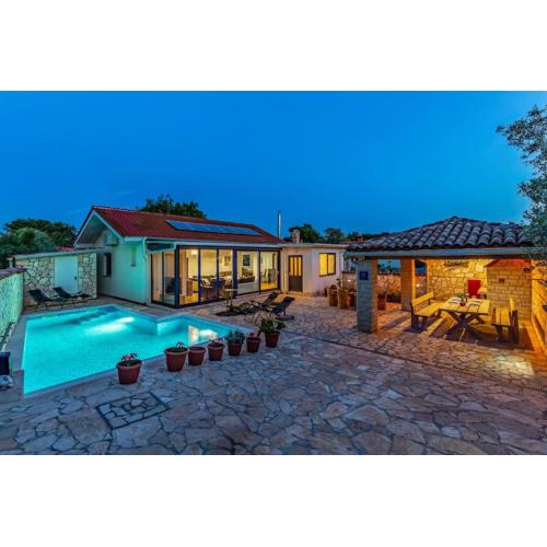 Villa Vrcevan Modernes Haus mit Pool