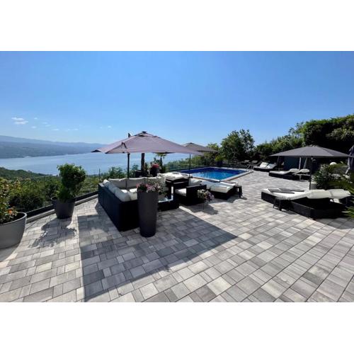 Villa White Pearl Diamond, Opatija mit Meerblick & Pool