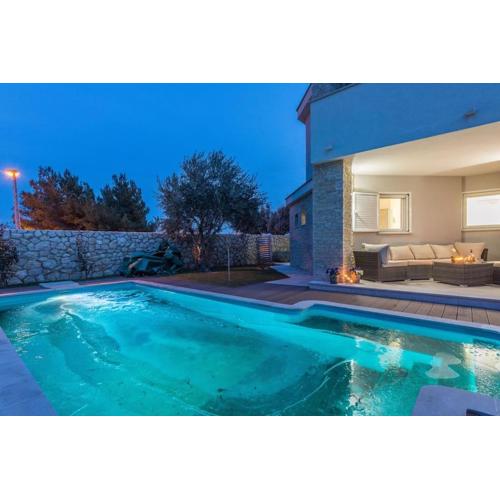 Villa White Rose with private pool