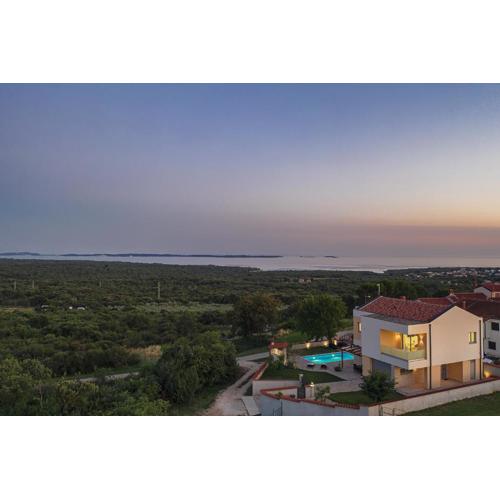 Villa White