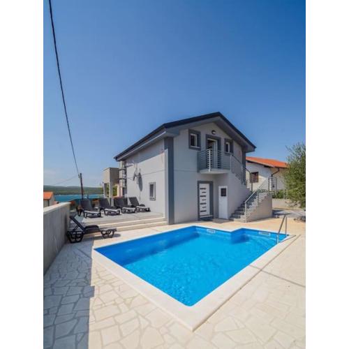 Villa with amazing view and a private pool, Šušnjar 1
