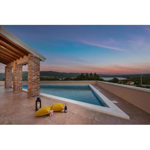 Villa With Heated Pool and Sea View near Zadar