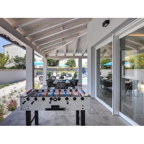 Villa with pool in Premantura